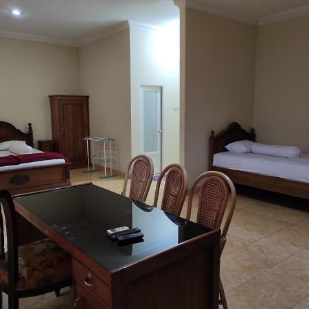 Hotel Randik Sekayu Экстерьер фото